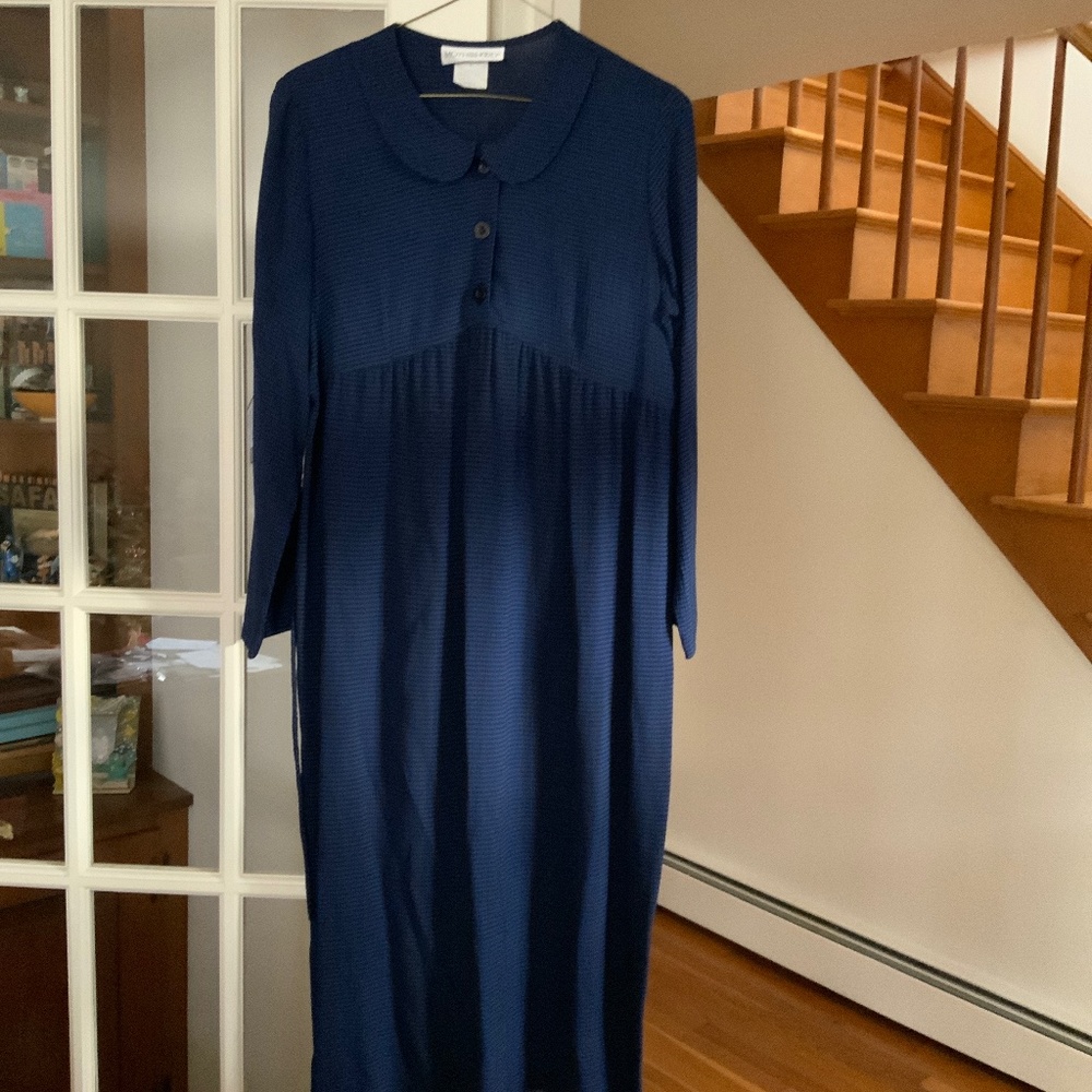 Motherhood Midi Dress, Long-Sleeve.  Size Medium.  53% Acetate; 47% Rayon.